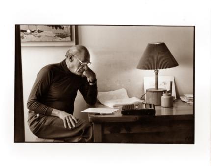 Inge Morath: Arthur Miller an seinem Schreibtisch