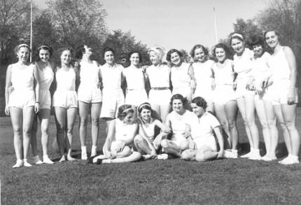 Gerhard Riebicke: Sportlerinnengruppe, Tiergarten